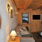 Le Chateau Apartment *