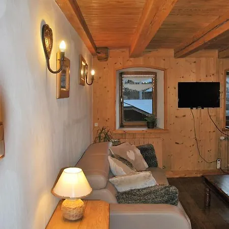 Le Chateau Apartment *