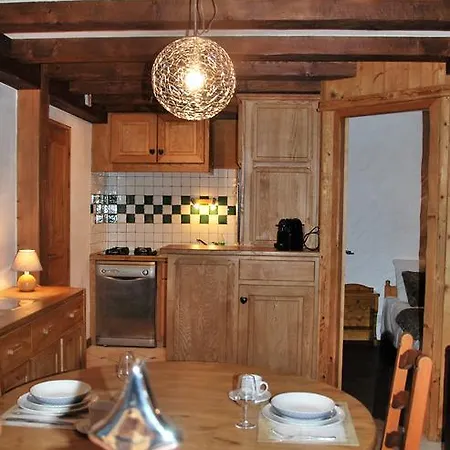 Le Chateau Apartment
